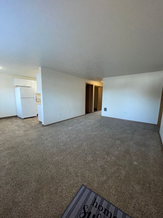 Building Photo - Rent Special: 1/2 Off June's Rent!! Ground Level Unit