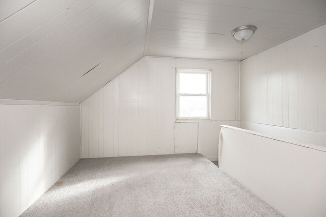 Building Photo - 3 BED, 1 BATH BEAUTIFUL  SINGLE-FAMILY HOME IN CLEVELAND!