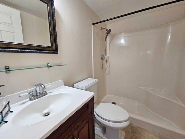 Building Photo - 7091 Golf Colony Ct