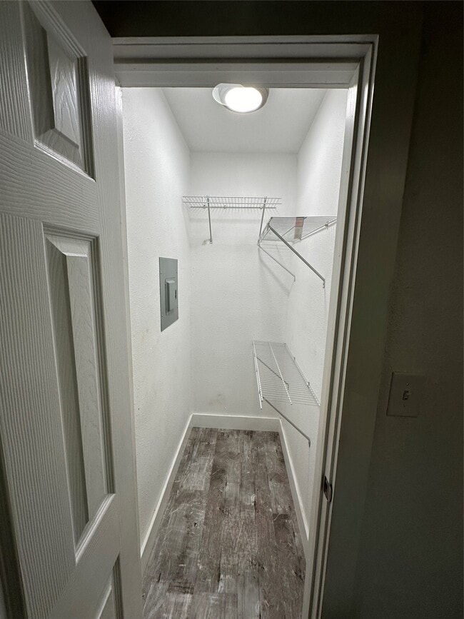 Building Photo - 1405 Miles St