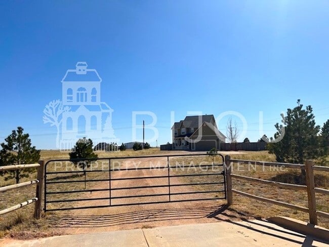Building Photo - Spacious Country Living!