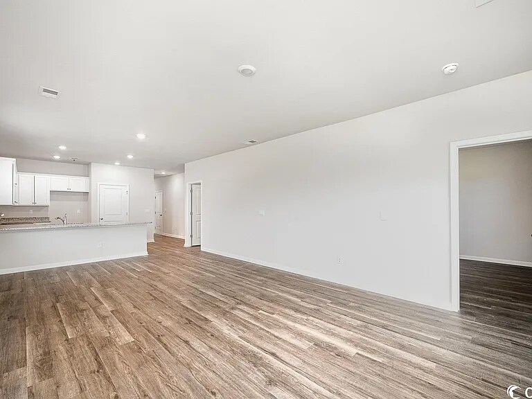 Building Photo - 170 Cassina Dr