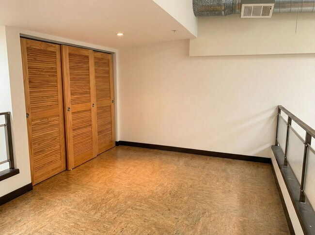 Building Photo - Authentic Industrial Living at the Historic Lofts Steps from Lake Merritt