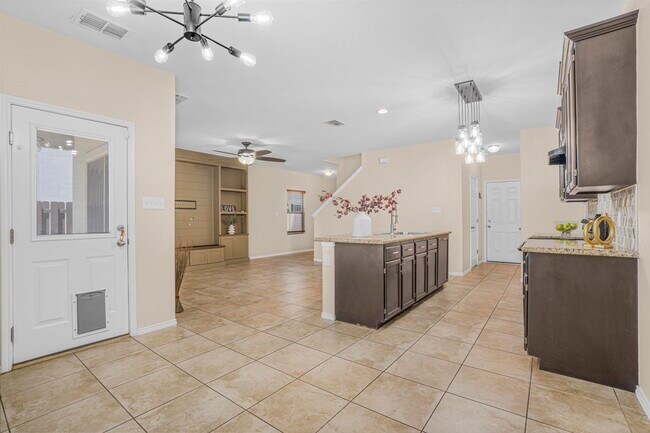 Building Photo - 205 Aquero Blvd