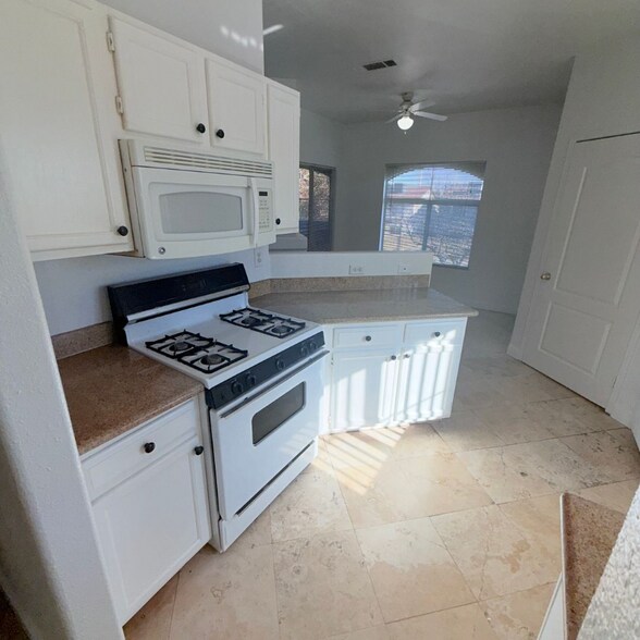 Building Photo - 5525 W Flamingo Rd