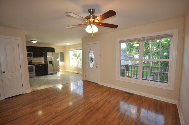 Building Photo - Pink Star- Pre-Leasing Now for the Fall Se...