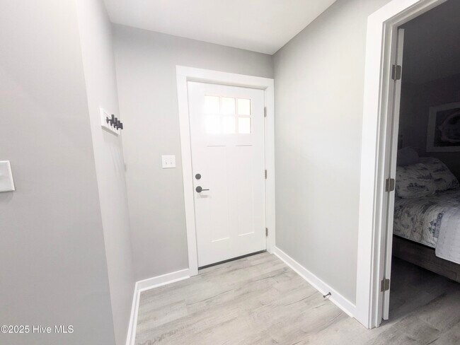 Building Photo - 124 Long Pond Loop