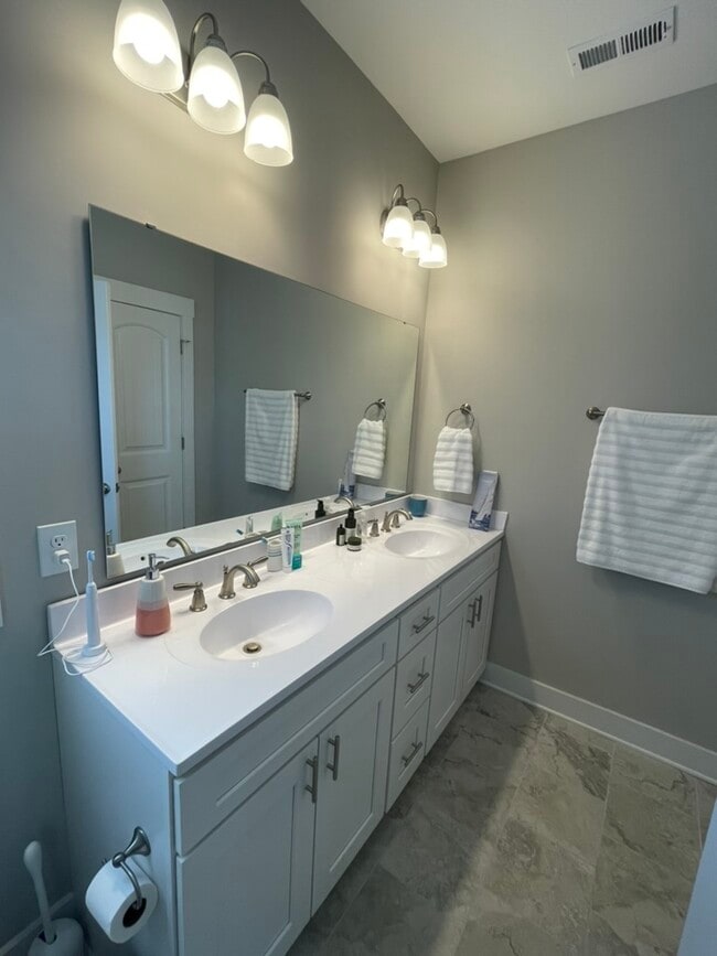 Building Photo - 227 Clay Hill Rd