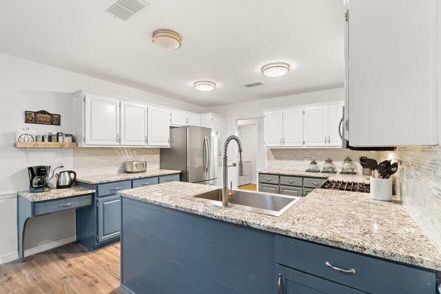 Building Photo - 4139 Sandy Bluff Dr W