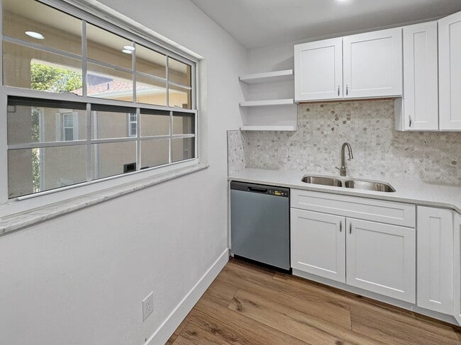 Building Photo - 8300 Bardmoor Blvd