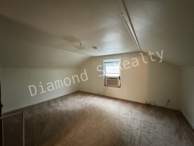 Building Photo - Charming 3 Bedroom Home Available Now - Cl...