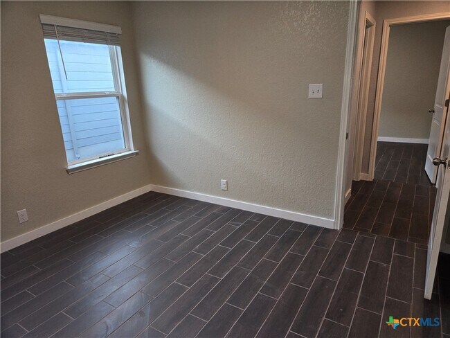 Building Photo - 9658 Holly Patch