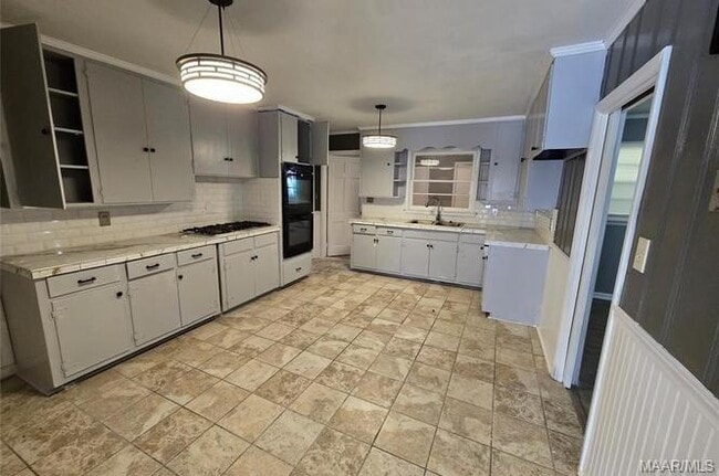 Building Photo - 2786 Crestview Ave