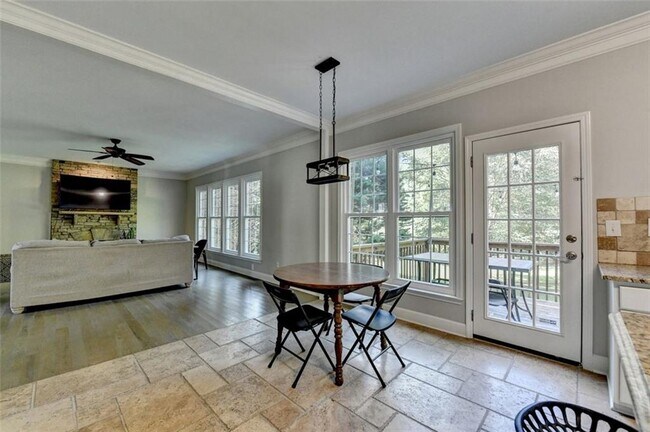Building Photo - 355 Gaines Oak Way