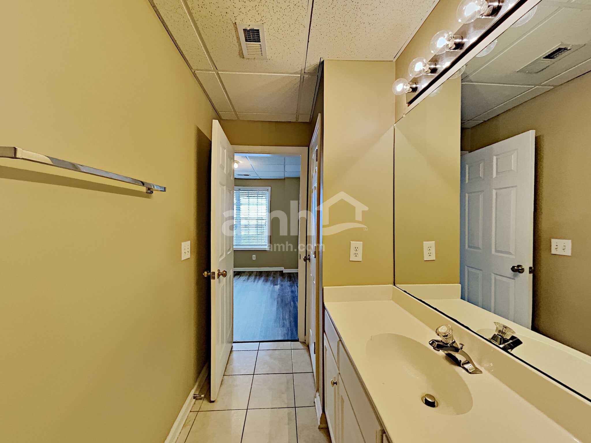 Building Photo - 1454 Chamirey Dr SW