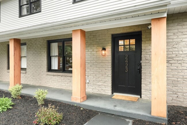 Building Photo - Beautiful Full Home in York