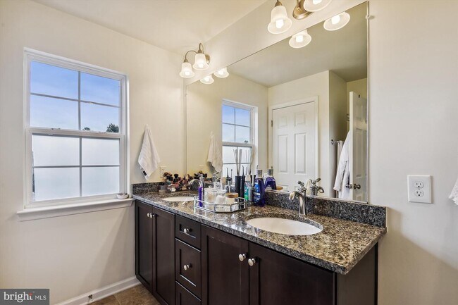 Building Photo - 3028 Rittenhouse Cir