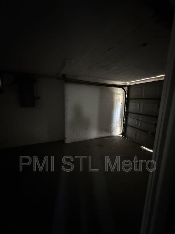 Building Photo - 2134 Rosebud Ave
