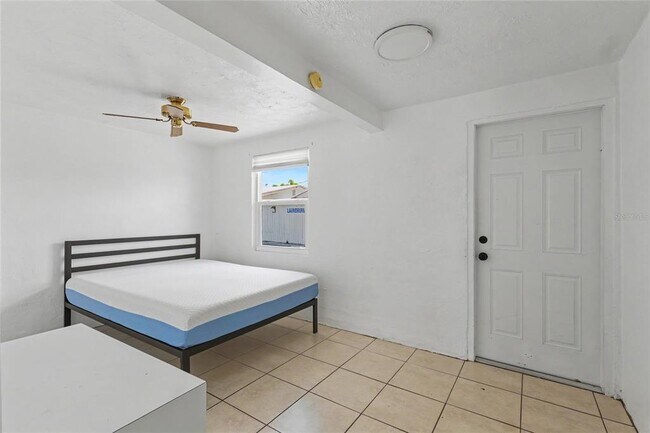 Building Photo - 3412 Clarinda St