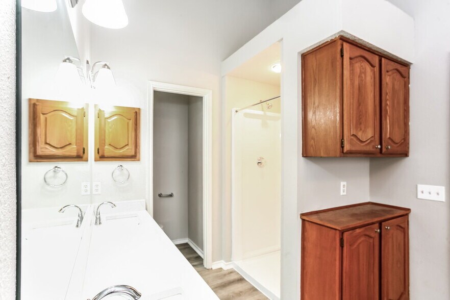 Building Photo - 7026 Lo Chalmers Ln