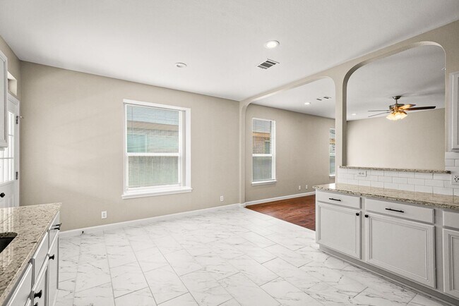 Building Photo - For Rent! Updated Single Story in Sonoma R...