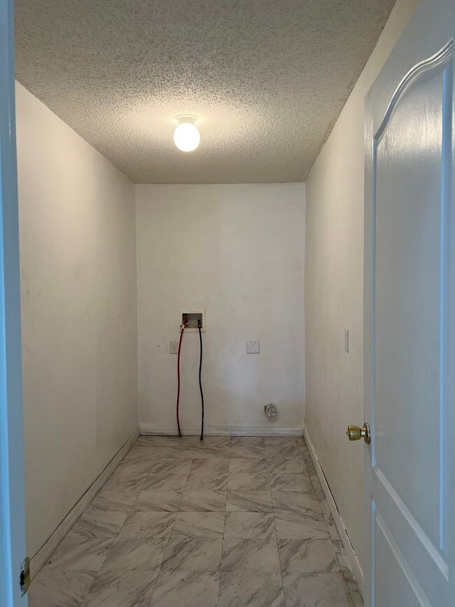 Building Photo - 217 Grouper Ct