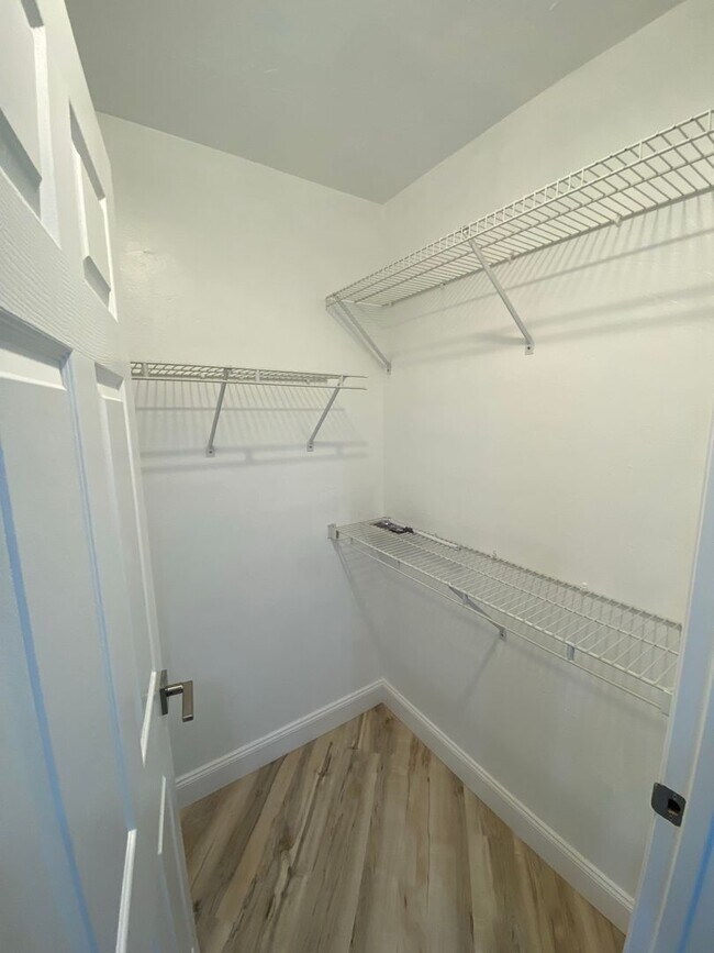 Building Photo - 10798 Regent Cir