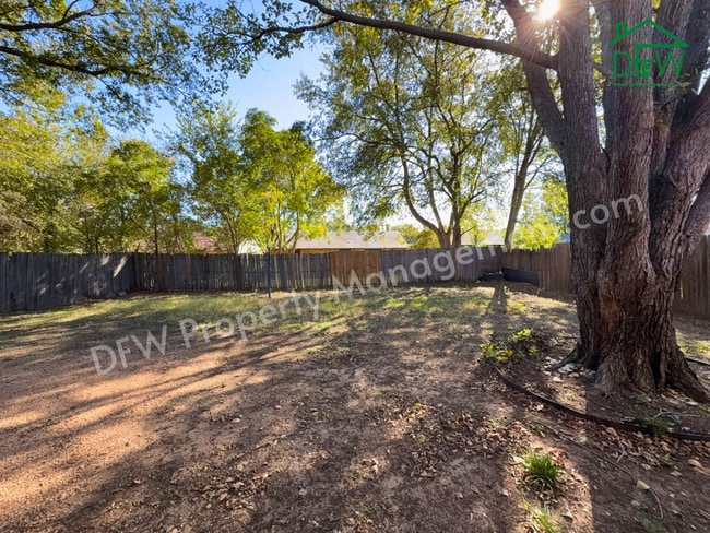 Building Photo - Cozy 3-Bedroom Home with Fireplace, Covered Patio & Large Fenced Backyard for Lease