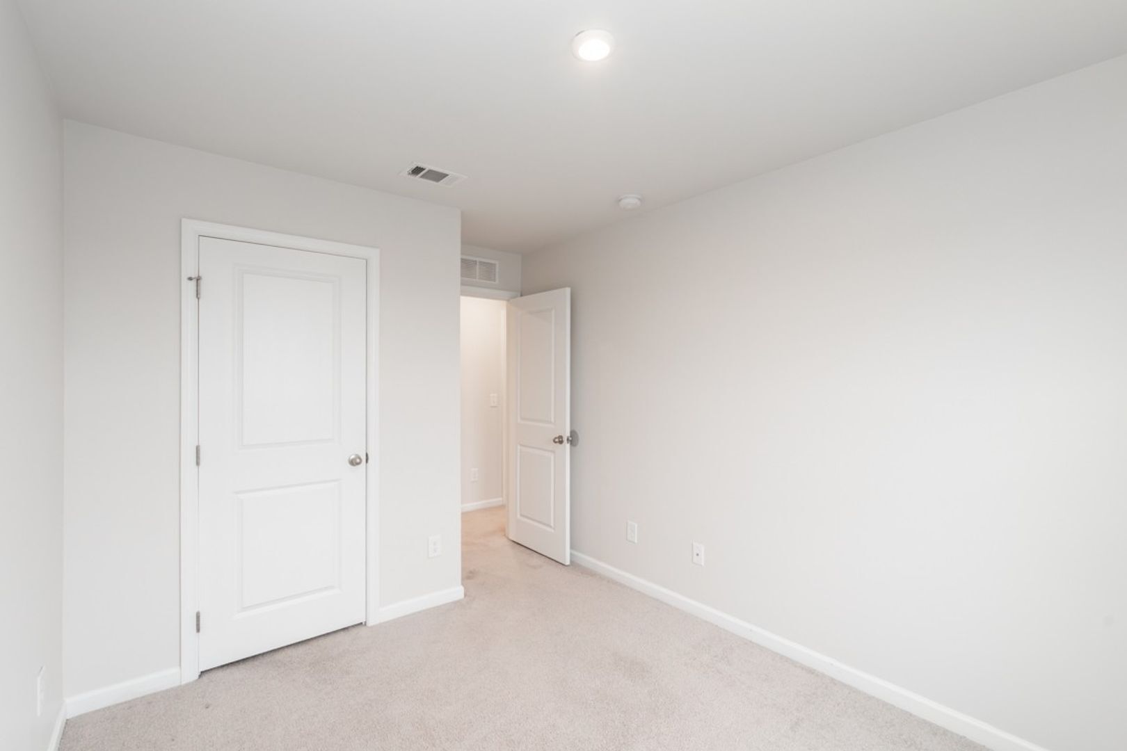 Building Photo - 404 Deer Meadow Ln