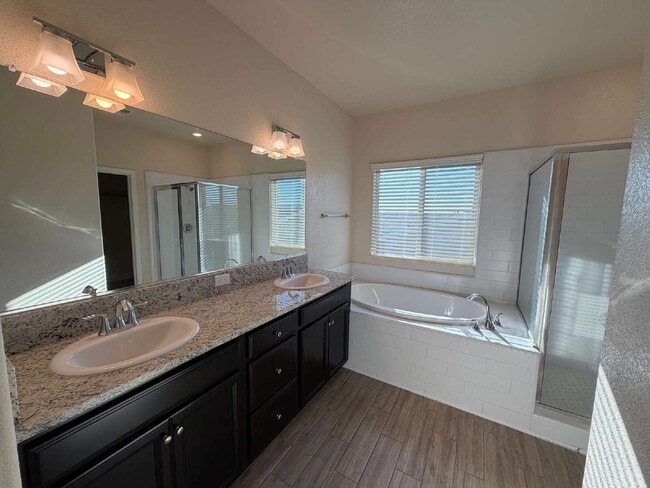 Building Photo - 2494 Valdes Dr