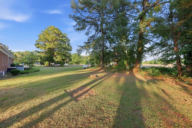 Building Photo - 3 bed 2.5 Bath Just Outside Buies Creek