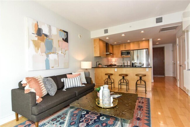 Building Photo - 300 Bowie St