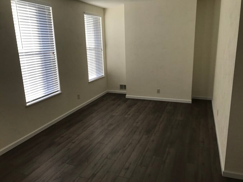 Building Photo - 507 6th St