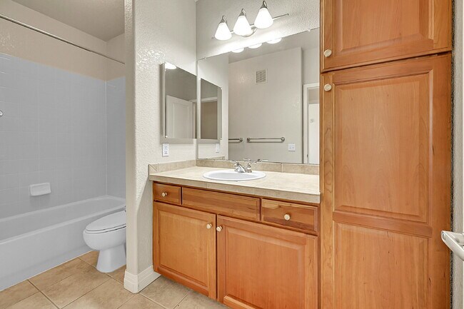 Building Photo - $2,195.00, 2-bed, 2-bath, located in Denve...