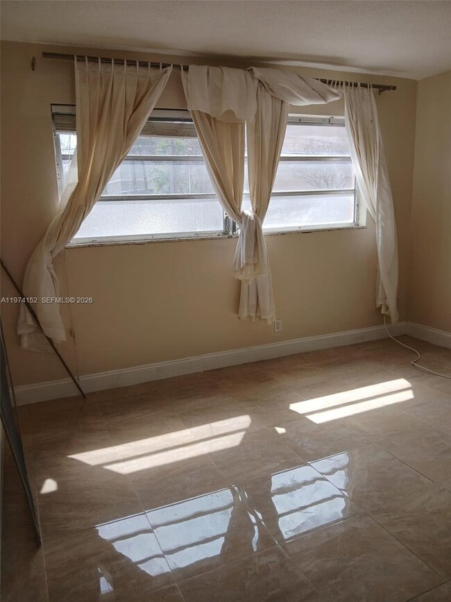 Building Photo - 180 NE 12th Ave