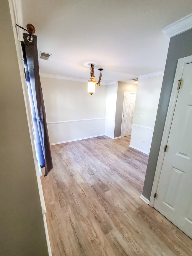 Dining room - 403 Arbor Oaks Dr