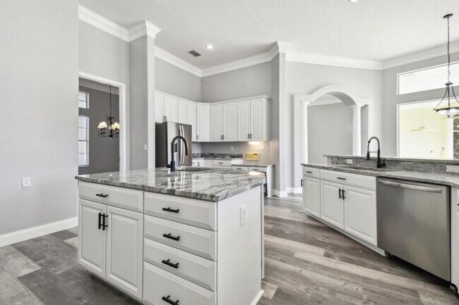 Building Photo - 6644 Country Club Rd