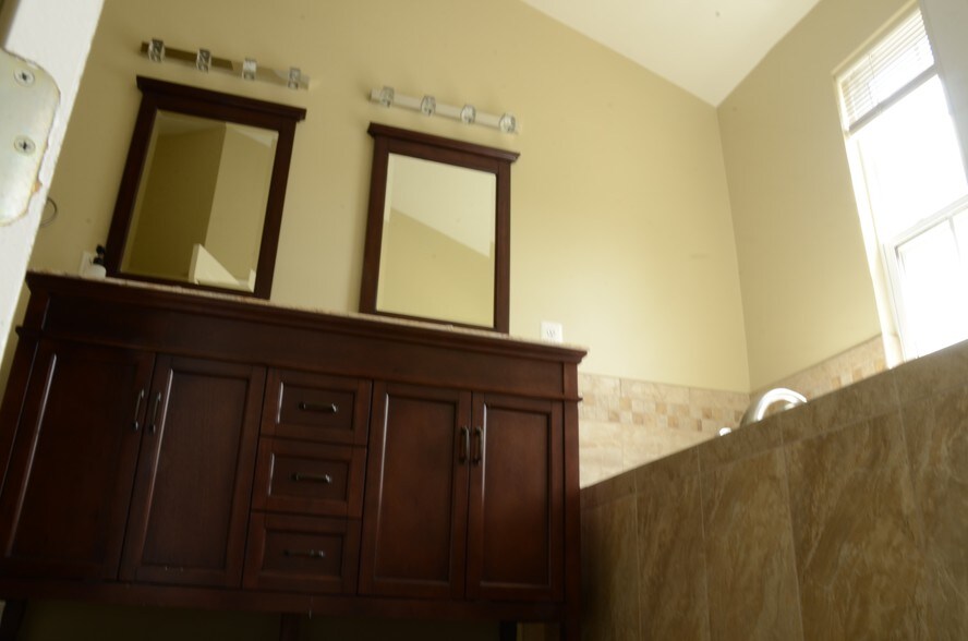 Building Photo - 12250 Winscombe Ter