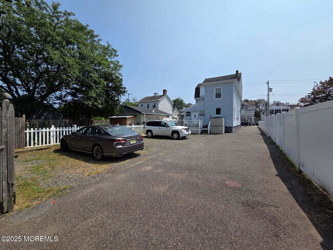 Building Photo - 123 1st St