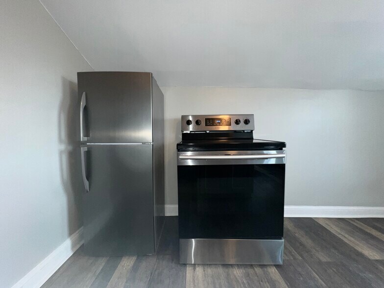 Kitchen - 448 E Baltimore Ave