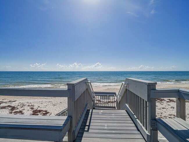 Building Photo - 5300 Jimmy Buffett Mem Hwy