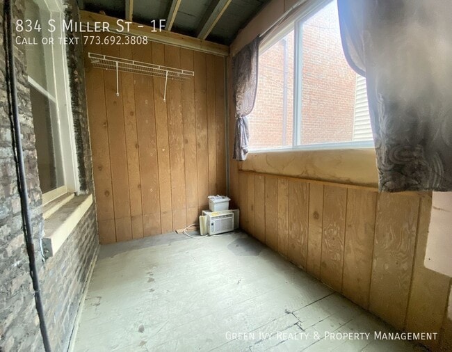 Building Photo - 834 S Miller St