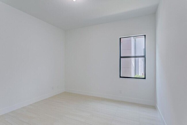 Building Photo - 13559 Artisan Cir