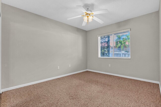Building Photo - 5952 Regal Glen Dr
