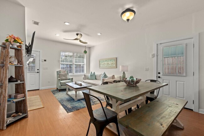 Building Photo - 95 Cobia St