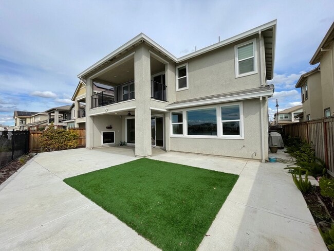 Building Photo - Welcome to Your Dream Home – Luxury Lakefr...