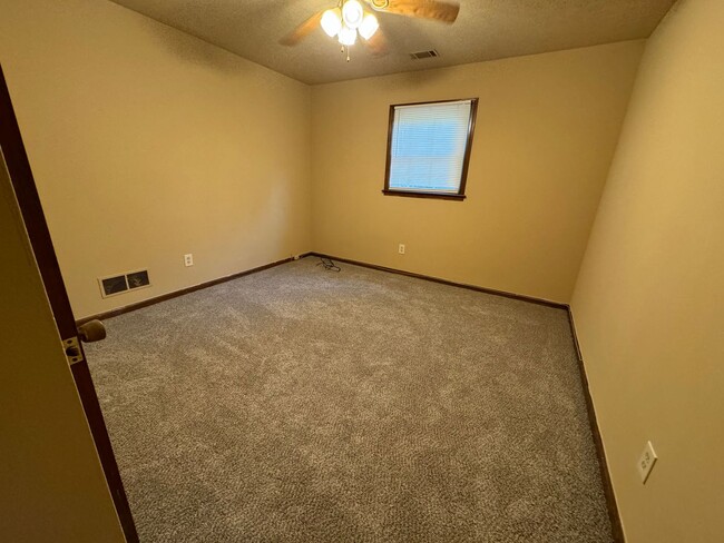 Building Photo - MOVE-IN SPECIAL $1,395.00 1ST 2 MONTHS! Sp...