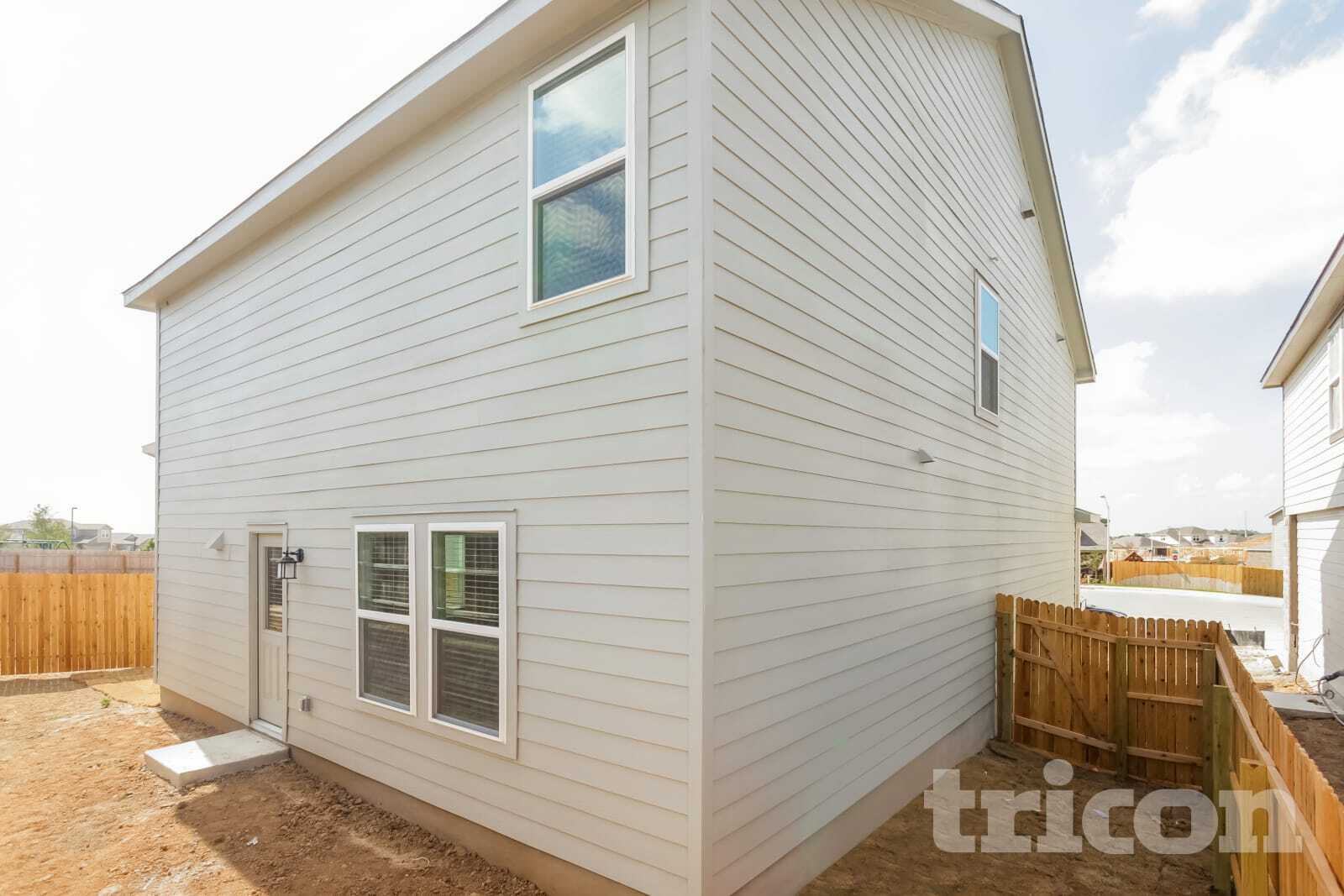 Building Photo - 1932 Bluethroat