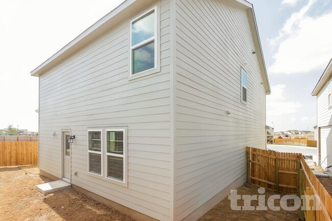 Building Photo - 1932 Bluethroat