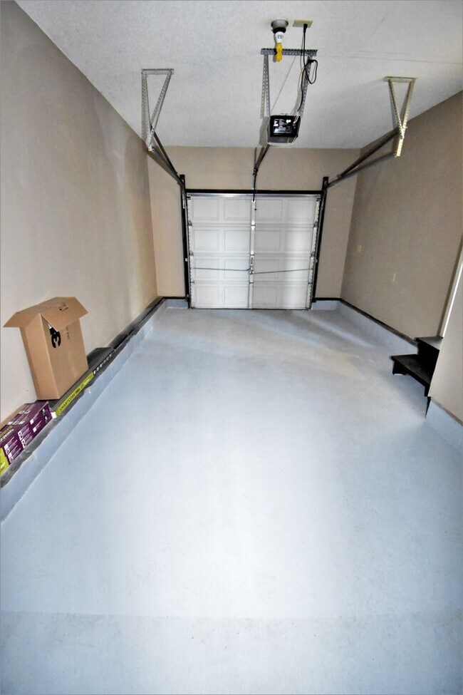 Building Photo - 3 Bedroom Pet Friendly Home For Rent!